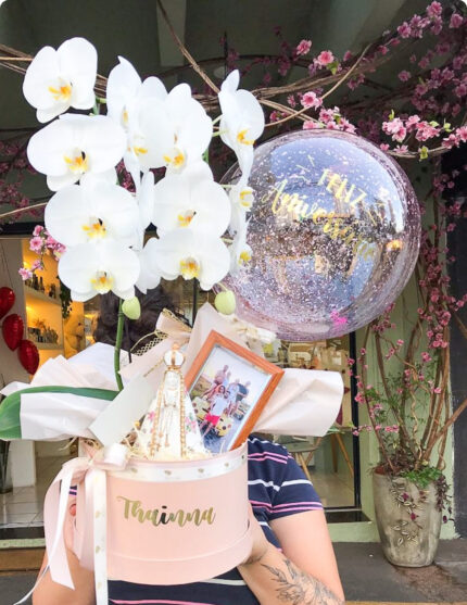 Box com orquídea e arte sacra