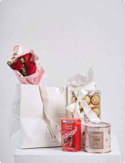 Buquê 3 Rosas Vermelhas, chocolate e biscoito